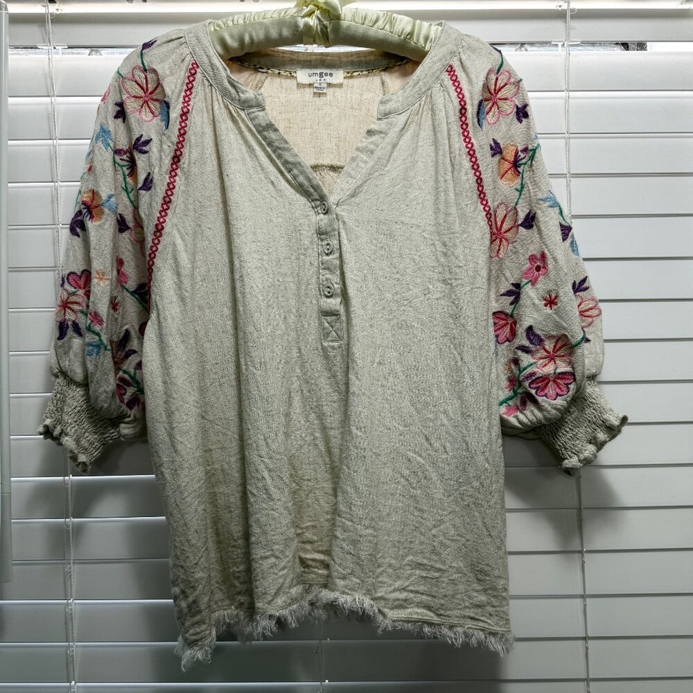 Umgee women's v-neck 55% linen gathered sleeve embtroidered top: Size S